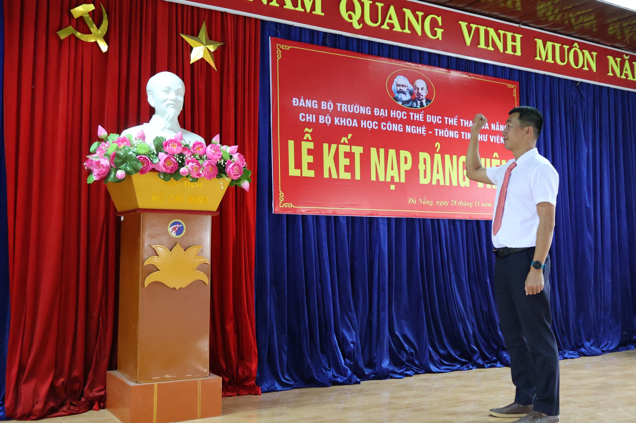 Lễ kết nạp Đảng viên mới cho quần chúng ưu tú Phạm Quang Thảo